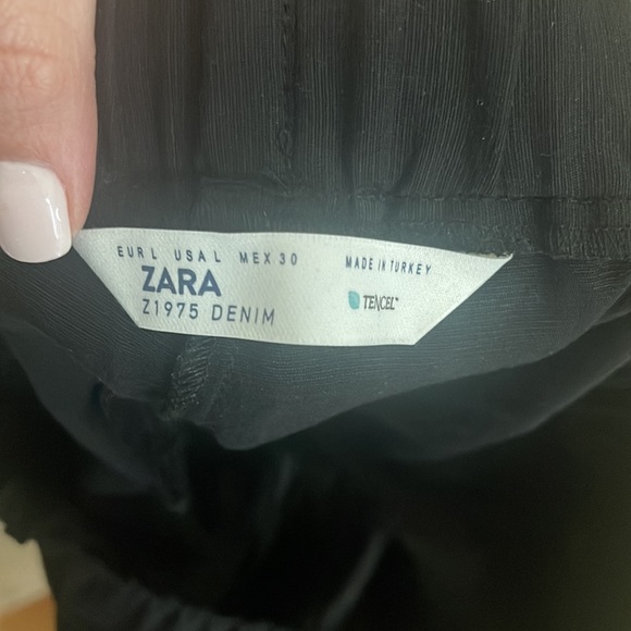 Zara Pants Jogger Style With Detailed Piping. New without tags. Size Large - Picture 5 of 5